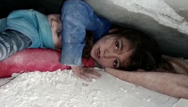 قامت فتاة بحماية شقيقها لمدة 36 ساعة حتى تم إنقاذهم بعد الزلزال في سوريا