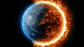 صورة للكرة الأرضية من الفضاء نصفها يحترق. 