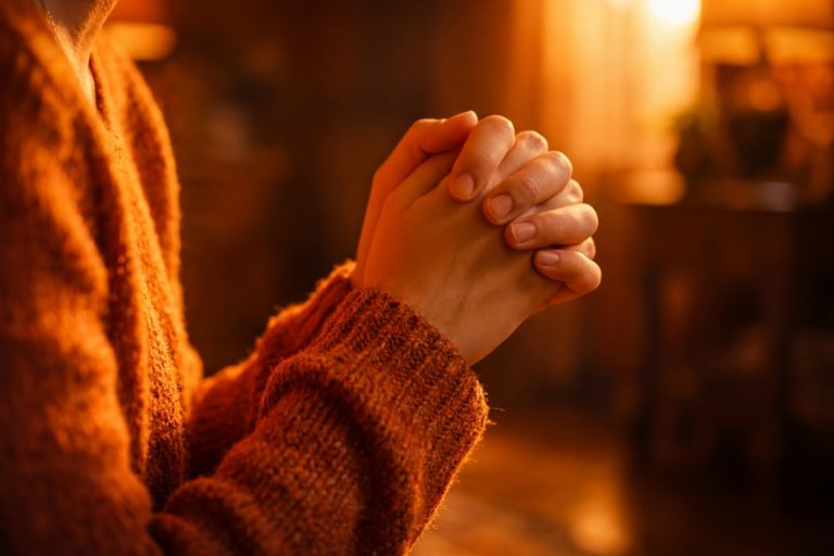 حينما لا نملك سوى الصّلاة