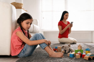شاشات تسرق العمر: وسيلة ترفيهٍ أم قبضة محكمة؟